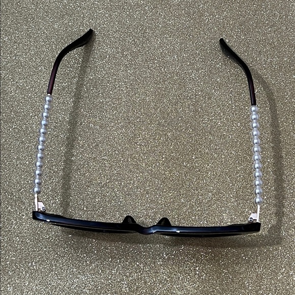 Elegant Cateye Sunglasses with Pearl Accents - Picture 3 of 11